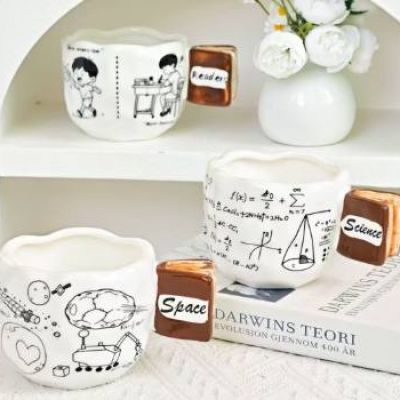 أكواب سيراميك بتصميم "الكتاب" (مواضيع تعليمية)&  Ceramic Mugs with Book-Shaped Handles (Educational Themes)