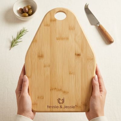 لوح تقطيع خشب "Tessie & Jessie" | Tessie & Jessie Wooden Cutting Board ​
