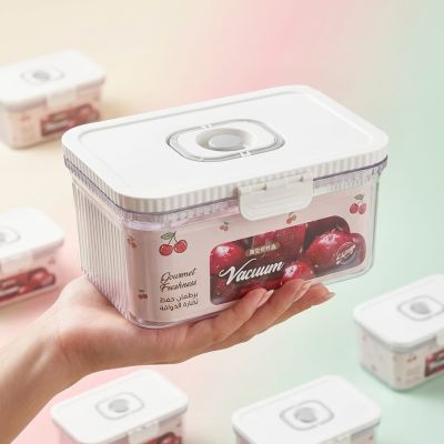 حافظة طعام أكريليك شفافة مفرغة من الهواء (فاكيوم) مع غطاء أبيض.  ​ Clear Acrylic Vacuum Food Storage Container with White Lid.  ​