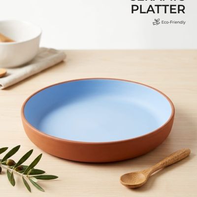  وعاء تقديم سيراميك دائري بنفسجي باستيل بإطار فخاري طبيعي.& : Round Ceramic Serving Bowl with Pastel Lavender Blue Interior and Terracotta Rim.
