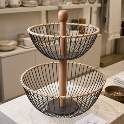 رتبي ضيافتك بأسلوب استثنائي. سلة التقديم المزدوجة تجمع بين التصميم المودرن والعملية في الاستخدام. ​ Elevate your hosting with exceptional style. Our double-tier basket perfectly blends modern design with everyday utility. ​ه