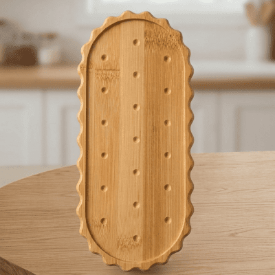 صينية تقديم خشبية بيضاوية ذات حواف متموجة  &  Oval Wooden Serving Tray with Scalloped Edges