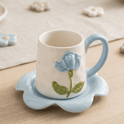 كوب قهوة سيراميك بتصميم وردة بارزة زرقاء مع طبق على شكل زهرة & Ceramic Blue Rose Embossed Coffee Mug with Flower-Shaped Saucer