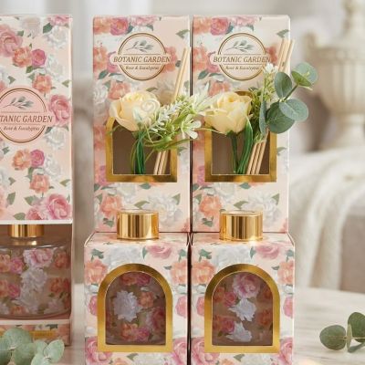 جمال الطبيعة بين يديك. حديقتك العطرية الخاصة في كل زاوية. (رائحة الورد واليوسفي) ​ ​The beauty of nature in your hands. Your own scented garden in every corner. (Rose & Eucalyptus Scent)