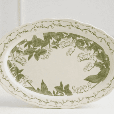 : طبق تقديم بيضاوي مزين بنقوش نباتية  & Oval Serving Plate with Botanical Pattern