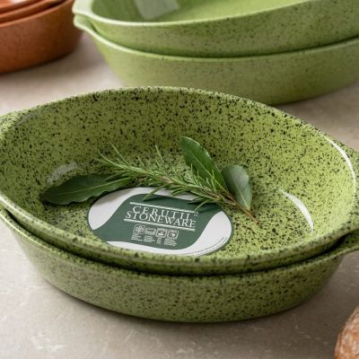 أضيفي لمسة من الأناقة لمطبخك مع طقم أطباق Cerutil Stoneware الخضراء المنقطة. تصميم كلاسيكي وجودة لا مثيل لها ستجعل من تقديم وجباتك تجربة مميزة كل يوم. 🌿🍽️ ​#مطبخ #أواني_طعام #طبخ #تقديم #شيف #ديكور_منزلي #Cerutil #OxfordsGlassTeapot #AuraHome ​ Elevate yo
