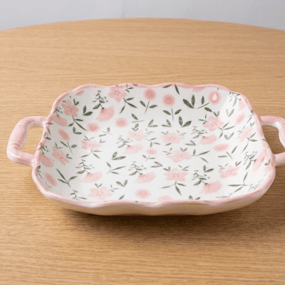 طبق تقديم سيراميك مزين بنقوش زهور.&  Floral Patterned Ceramic Serving Dish.