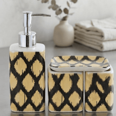 طقم إكسسوارات حمام سيراميك (موزع صابون، حامل فرش، وصابونة)&  Ceramic Bathroom Accessory Set.