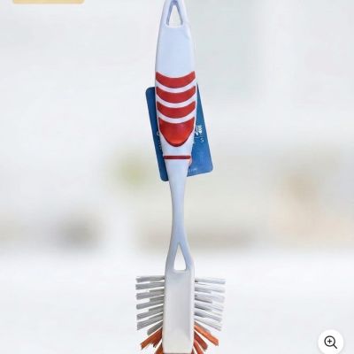 فرشاة تنظيف الزجاجات والأواني بمقبض مريح ومضاد للانزلاق.   OXO Bottle Brush with Ergonomic Non-Slip Fin Grip.  
