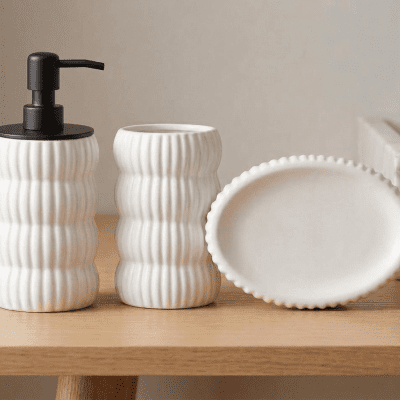 طقم إكسسوارات حمام سيراميك بتصميم متموج (مضلع).& Rippled/Textured Ceramic Bathroom Accessory Set.
