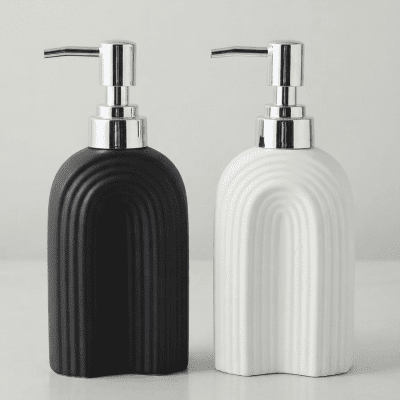 موزع صابون سيراميك بتصميم مقوس (متوفر باللونين الأسود والأبيض). بالقطعه  &: Ceramic Soap Dispenser with Arched Design (Available in Black and White).