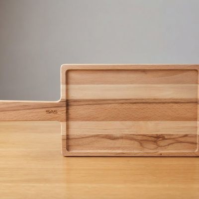مطرحة خشبية مربعة محفورة يدوياً. &  Hand-Carved Square Wooden Serving Board.