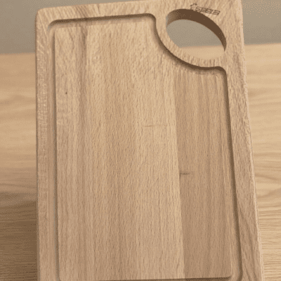 بلانشة تقطيع خشبية بمجرى سائل (مقاس صغير 20*30 سم).  شركه ( sas )&  Wooden Cutting Board with Juice Groove (Small Size 20x30 cm).
