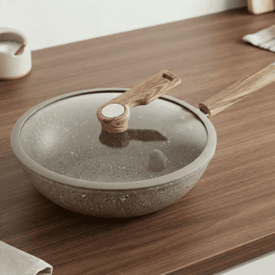 مقلاة جرانيت مع غطاء بمقبض خشبي.  & : Granite Pan with Lid and Wooden-Effect Handle.
