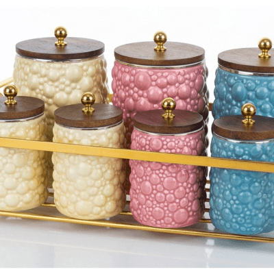 طقم علب توابل بورسلين 7 قطع بحامل ذهبي وأغطية خشبية7-Piece Porcelain Canister & Spice Jar Set with Gold Rack