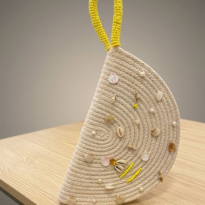  كلاتش صيفي هاند ميد مجدول مزين باللؤلؤ والقواقع (بيد خرز صفراء) &  Handmade Woven Summer Clutch Bag with Shells and Pearls (Yellow Beaded Handle) 