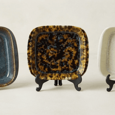 طقم أطباق تقديم مربعة عدد 2 - تصميم عشوائي متنوع Set of 2 Square Serving Dishes - Assorted Random Design