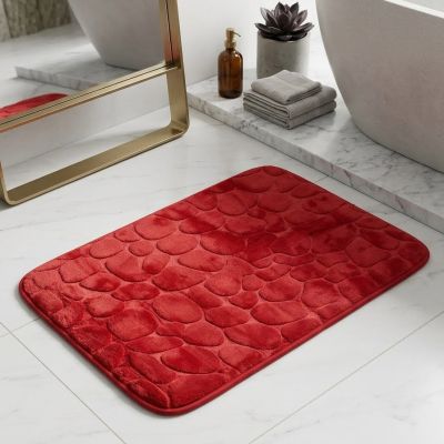 : مشاية حمام بتصميم الأحجار البارزة باللون الأحمر  & : Pebble-Textured Red Bath Mat