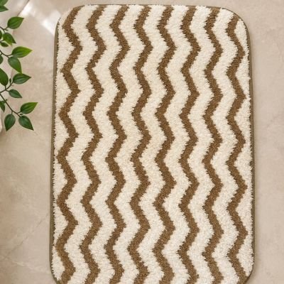 شاية حمام بنمط متعرج (زجزاج)  ابيض في بيج & : Zigzag Patterned Bath Mat