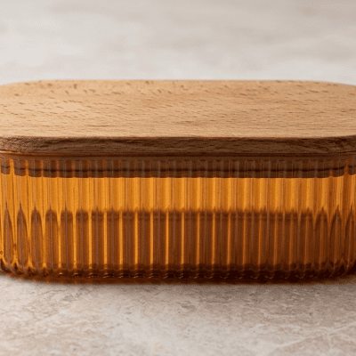 علبة حفظ وتنظيم أكريليك بغطاء خشبي: Acrylic Storage Box with Wooden Lid. )