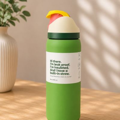 زجاجة مياه خضراء عازلة للحرارة مع شفاطة مدمجة &nbsp;&  Green Insulated Water Bottle with Built-in Straw