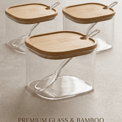 طقم علب تخزين وتوابل زجاجية مستطيلة بغطاء وقاعدة خشب بامبو (4 قطع). 4-Piece Rectangular Glass Storage and Spice Jar Set with Bamboo Lids and Tray.