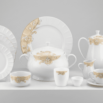 طقم عشاء صيني بورسلين ملكي فاخر بنقوش الورد المذهبة - 60 قطعة. Premium Royal Porcelain Dinnerware Set with Gold Floral Engravings - 60 Pieces.