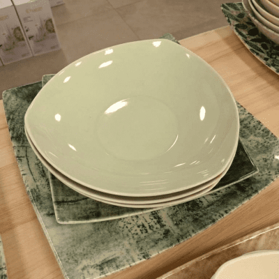 طقم عشاء بورسلين 18 قطعة - مينت جرين في أخضر رخامي18-Piece Porcelain Dinnerware Set - Mint Green & Marbled Emerald