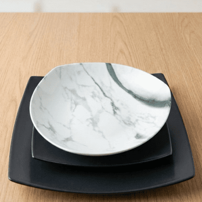 طقم عشاء بورسلين فاخر بنمط رخامي وأسود - 18 قطعة. Luxury Marble and Black Porcelain Dinnerware Set - 18 Pieces.