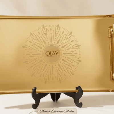 صينية تقديم فاخرة مستطيلة - سطح مرآة ذهبي بنقوش ليزر. Luxury Rectangular Serving Tray - Gold Mirror Finish with Laser Pattern.