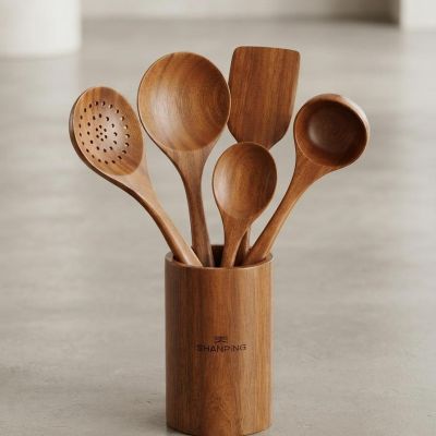 طقم أدوات طبخ خشبية مع حامل (ماركة SHANPING).  &: Wooden Cooking Utensils Set with Holder (SHANPING Brand).
