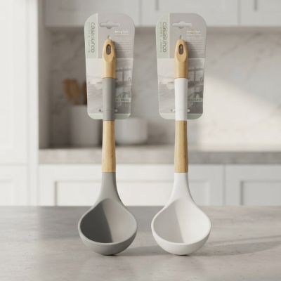 مغارف شوربة سيليكون بمقبض خشب (ماركة casasunco).  &  Silicone Soup Ladles with Wooden Handles (casasunco Brand).