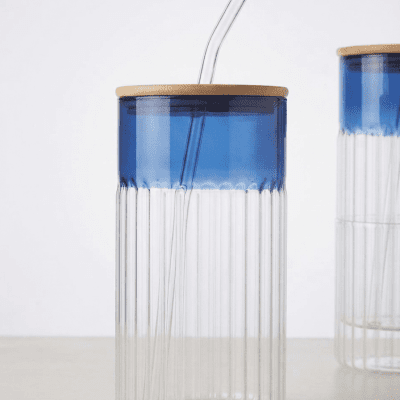 كوب زجاجي مضلع بغطاء خيزران وماصة ​Ribbed Glass Tumbler with Bamboo Lid and Straw
