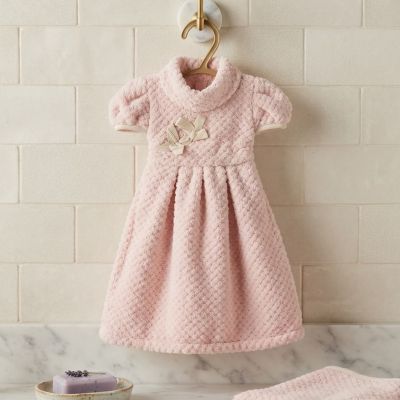 فوطة يد للمطبخ والحمام بتصميم فستان كلاسيكي - لون كشمير.  & : Dress-Shaped Hanging Hand Towel - Cashmere Pink.