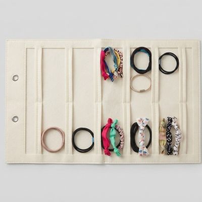 : منظم وعلاقة توك وإكسسوارات الشعر قماش (جوخ/لباد) - لون بيج.  &  Felt Fabric Hair Ties & Accessories Hanging Organizer - Beige.