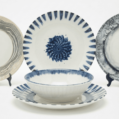 طقم عشاء سيراميك عصري - 24 قطعة - مزيج من التصاميم الفنية (الأزرق، البيج، والمرقط) Modern Ceramic Dinnerware Set - 24 Pieces - Mixed Artistic Designs (Blue, Beige, and Speckled)