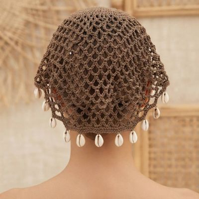 باندانا رأس كروشيه بوهيمية للشاطئ مزينة بالقواقع (لون بني داكن).&: Dark Brown Boho Crochet Hair Bandana with Shells.