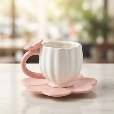 فنجان سيراميك على شكل زهرة بيضاء ووردية مع طبق متناسق.&: Ceramic Flower Bud Mug with Pink Petal Saucer Set.