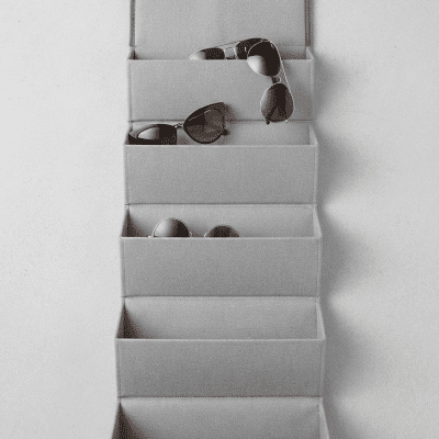 منظم حائط للنظارات والاكسسوارات (متعدد الأرفف)  & : Wall-Mounted Hanging Glasses and Accessories Organizer