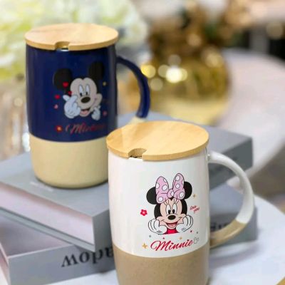 Disney Mickey & Minnie Ceramic Mug Set with Wooden Lids Add a touch of magic and charm to your daily coffee or tea routine with these delightful Disney-Themed Ceramic Mugs. Featuring the iconic Mickey Mouse and Minnie Mouse, these stylish, high-qualit