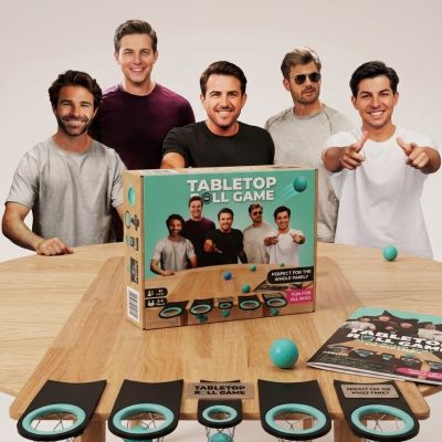 لعبة دحرجة الكرات المكتبية (لعبة الطاولة التنافسية لجميع الأعمار).  & : Tabletop Roll Game (Competitive Arcade Board Game).