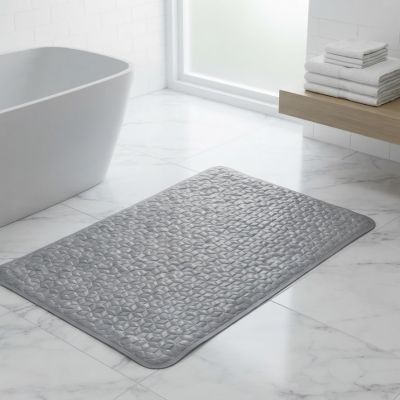 مشاية / دواسة حمام ميموري فوم بنقشة بارزة بلون رمادي  & : Gray Embossed Memory Foam Bath Mat