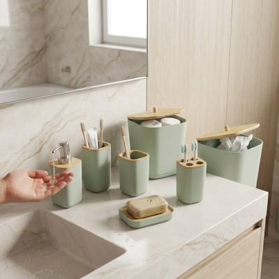 طقم إكسسوارات حمام مودرن 7 قطع بلون أخضر باستيل مع لمسات خشبية  & : 7-Piece Modern Pastel Green Bathroom Accessories Set with Wooden Accents