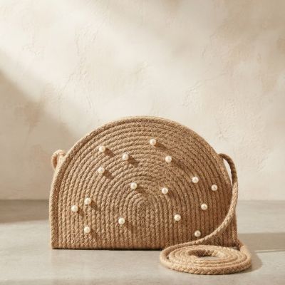 حقيبة يد نسائية دائرية مصنوعة من الخوص ومزينة باللؤلؤ بحزام كتف طويل & : Women's Woven Straw / Jute Crossbody Bag Decorated with Pearls - Half-Moon Design