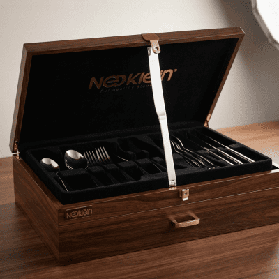 شنطه معالق ستيل 86 قطعه فضي من شركه Neo klein86-piece stainless steel cutlery set, silver, from [Company Name] 
