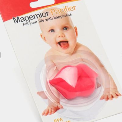 مصاصة شفاه الأطفال