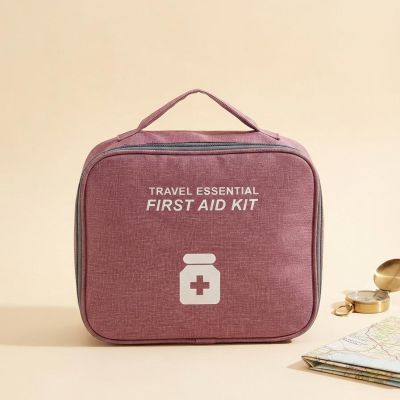 حقيبة إسعافات أولية ومستلزمات طبية للسفر (لون وردي خشبي/عنابي).  & : Portable Travel First Aid Kit & Medicine Organizer Bag (Dusty Rose/Burgundy).