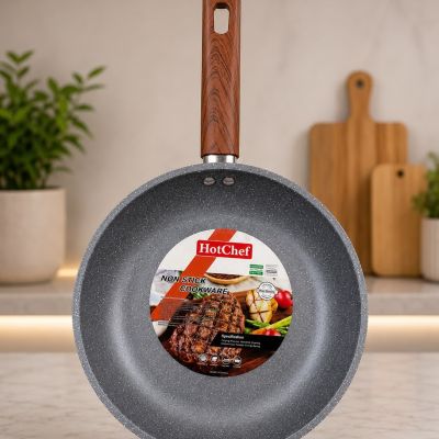 مقلاة طهي جرانيت غير لاصقة باللون الرمادي بمقبض خشموني من هوت شيف (HotChef) - مقاس 28 سم.  & : HotChef Grey Non-Stick Granite Frying Pan with Wood-Effect Handle (28 cm).