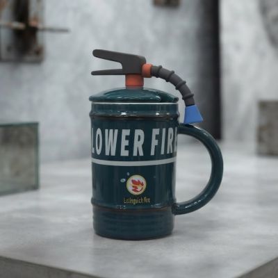 مج سيراميك مبتكر بغطاء بتصميم طفاية حريق (باللون /الزيتي).  & : / Navy Fire Extinguisher Shaped Ceramic Mug with Lid & Hose Handle.