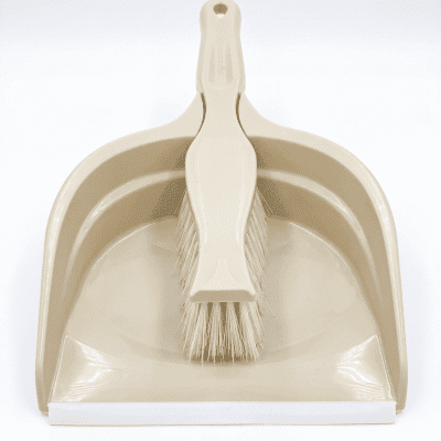 طقم جاروف ومكنسة يدوي بمقبض مريح وحافة مطاطية مرنة.Handheld Dustpan and Brush Set with Ergonomic Handle and Flexible Rubber Lip.